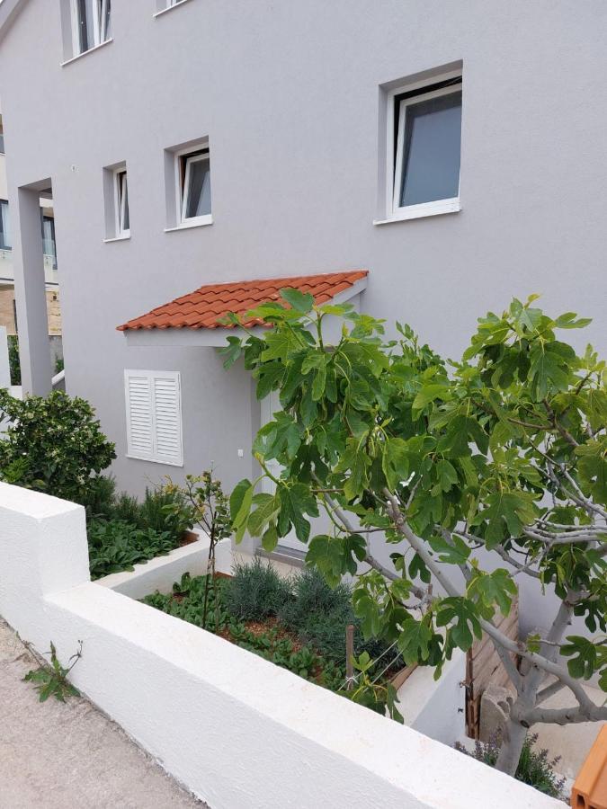 Apartments Vini Donji Seget Exterior foto