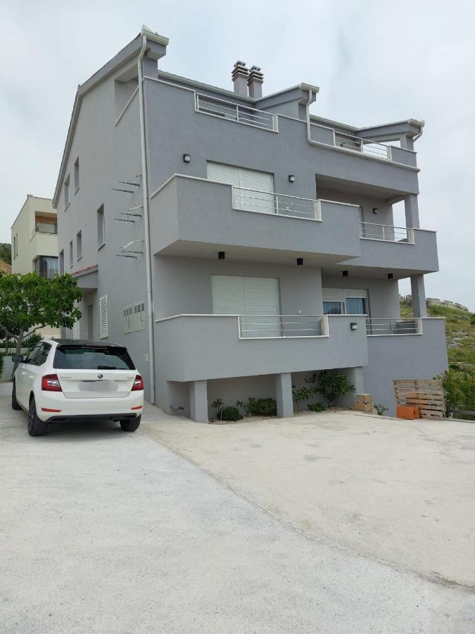Apartments Vini Donji Seget Exterior foto