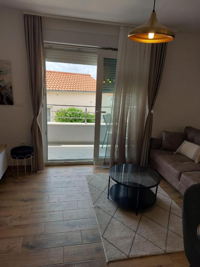 Apartments Vini Donji Seget Exterior foto