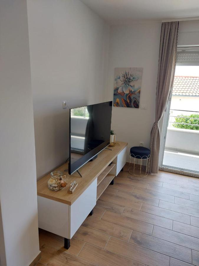 Apartments Vini Donji Seget Exterior foto