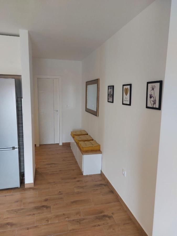 Apartments Vini Donji Seget Exterior foto