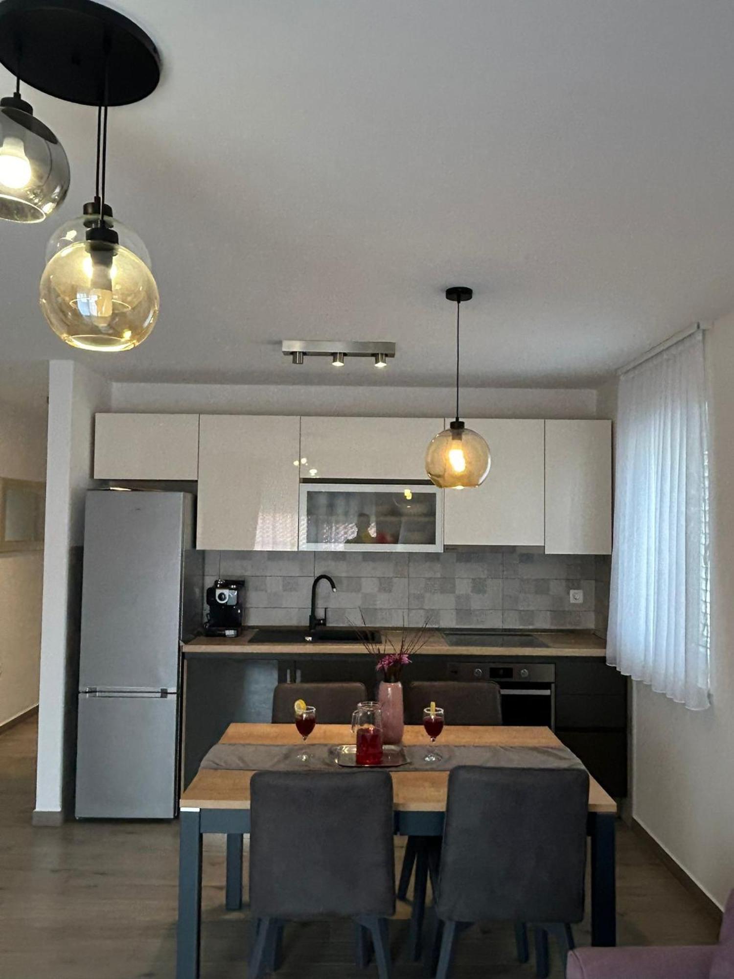 Apartments Vini Donji Seget Exterior foto
