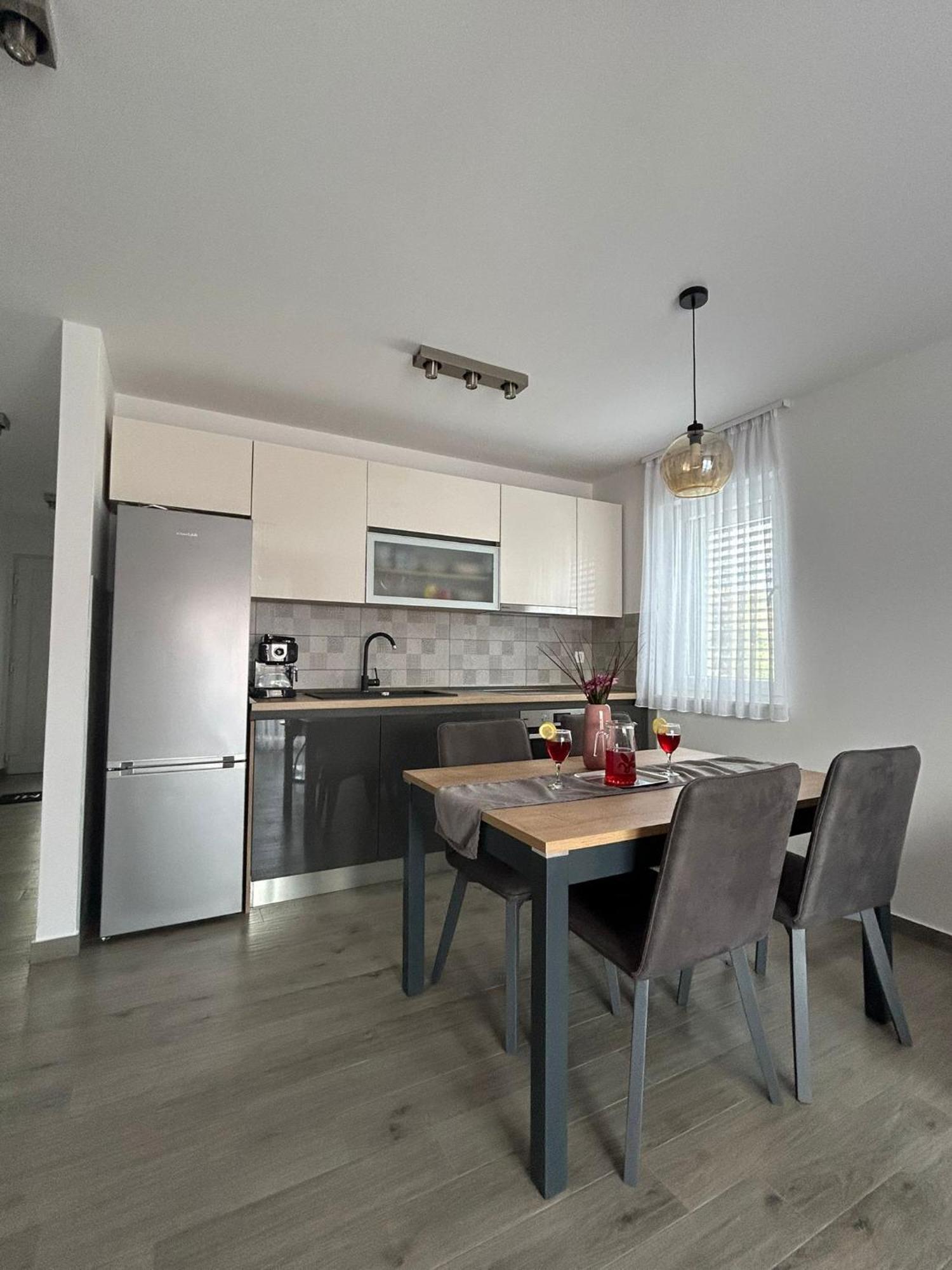 Apartments Vini Donji Seget Exterior foto